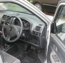 2005 Suzuki Swift Images