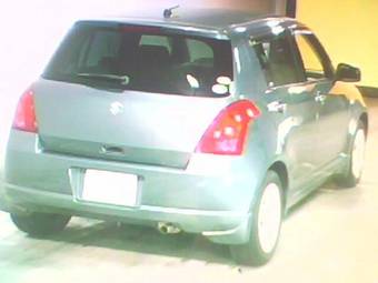 2005 Suzuki Swift Photos