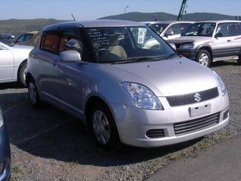 2005 Suzuki Swift Photos