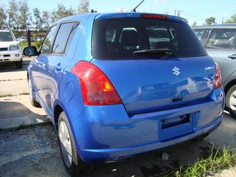 2005 Suzuki Swift Photos