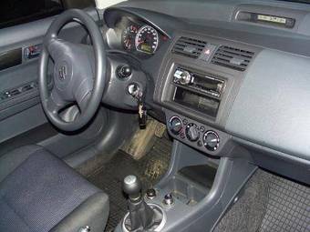 2007 Suzuki Swift Pictures