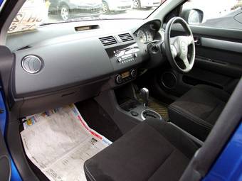 2009 Suzuki Swift Images
