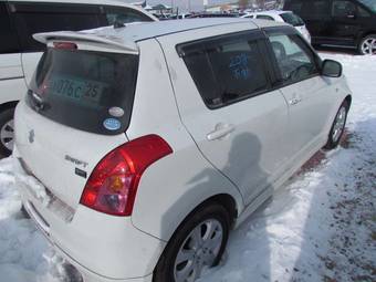 2010 Suzuki Swift Photos