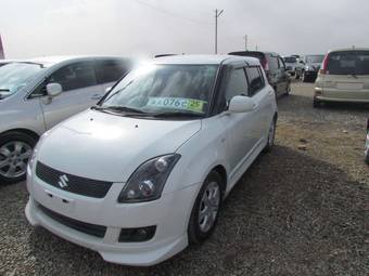 2010 Suzuki Swift Photos