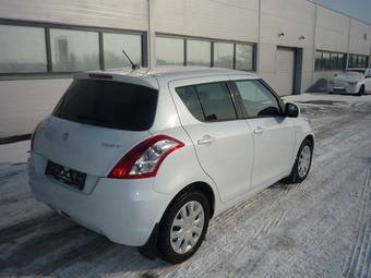 2011 Suzuki Swift Images