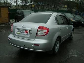 2010 Suzuki SX4 Sedan Photos