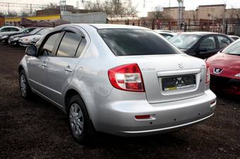 2010 Suzuki SX4 Sedan Pictures