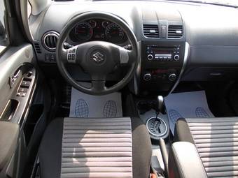 2010 Suzuki SX4 Sedan Pictures