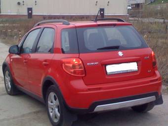 2010 Suzuki SX4 SUV Photos