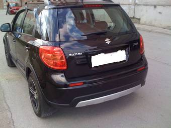 2010 Suzuki SX4 SUV Photos