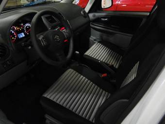 2011 Suzuki SX4 SUV Photos
