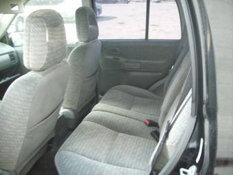 2003 Suzuki Vitara Photos