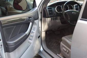 2004 Toyota 4Runner Pictures