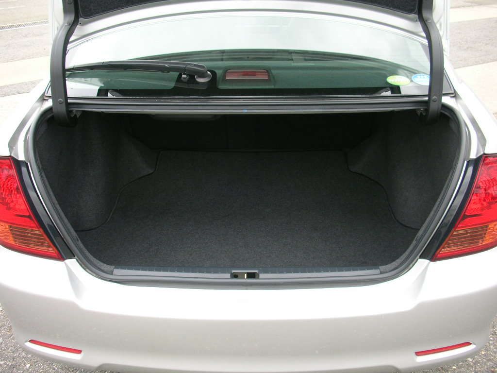 2004 Toyota Allion
