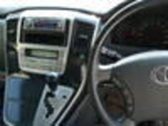 2002 Toyota Alphard Photos