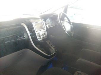 2002 Toyota Alphard Pictures