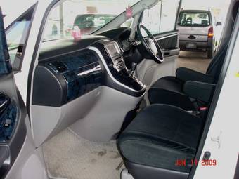 2002 Toyota Alphard Photos