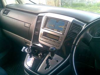 2002 Toyota Alphard Pictures