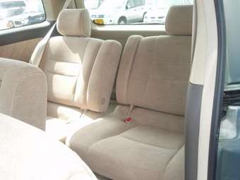 2003 Toyota Alphard Photos