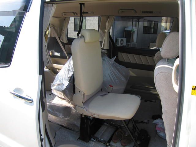 2004 Toyota Alphard