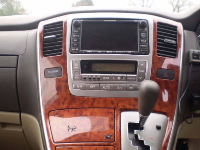 2004 Toyota Alphard