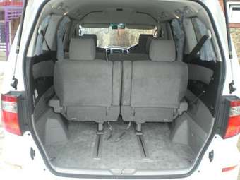 2004 Toyota Alphard Photos