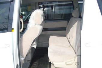 2004 Toyota Alphard Pictures