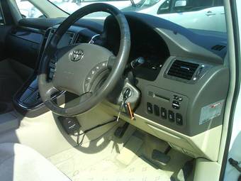 2004 Toyota Alphard Photos
