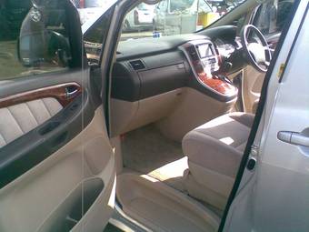 2004 Toyota Alphard Pictures