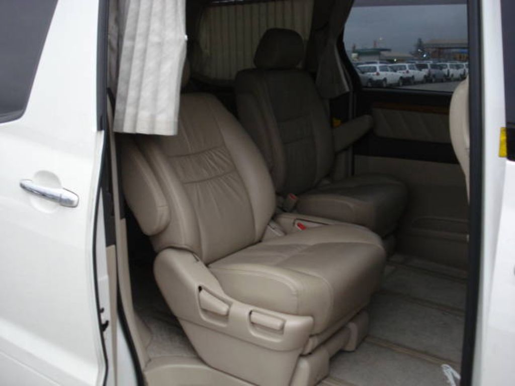 2005 Toyota Alphard