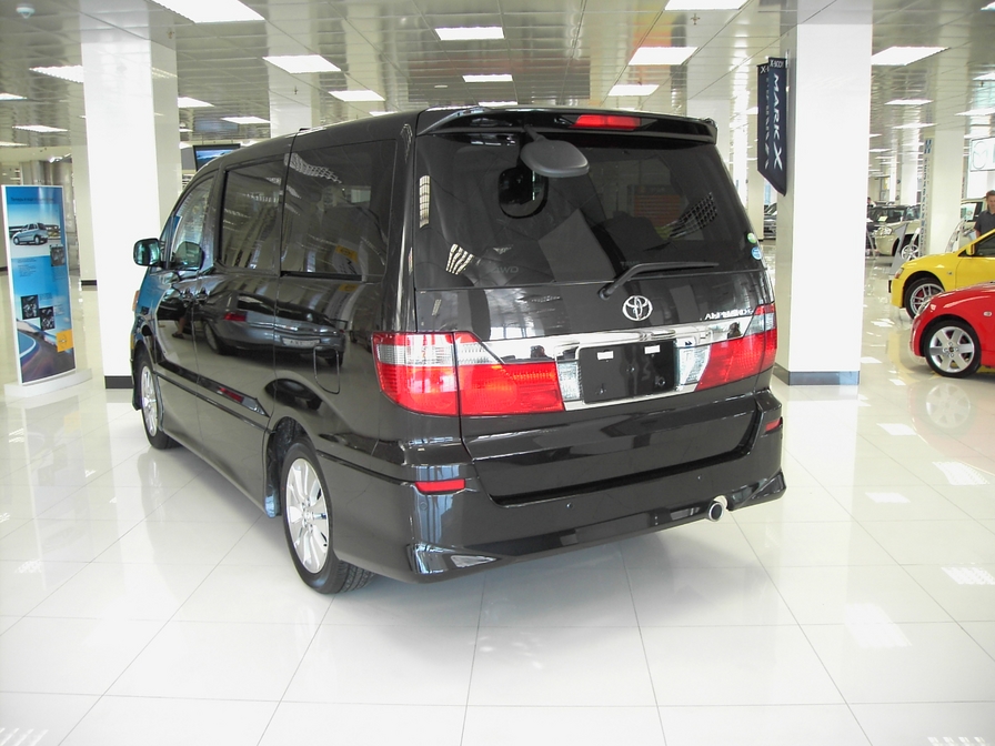 2005 Toyota Alphard Pictures