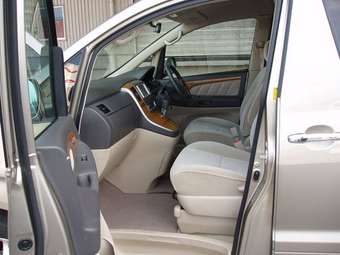 2005 Toyota Alphard Photos