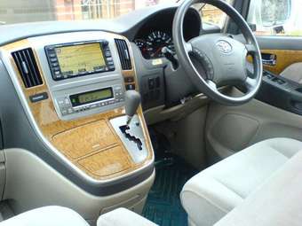 2005 Toyota Alphard Pictures