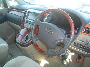 2005 Toyota Alphard Images