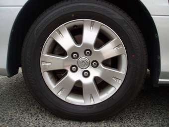 2005 Toyota Alphard Photos