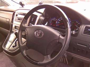 2005 Toyota Alphard Photos