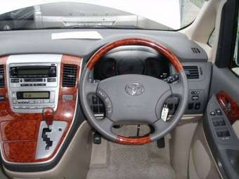 2005 Toyota Alphard Pictures