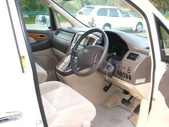 2005 Toyota Alphard Photos