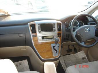 2005 Toyota Alphard Photos