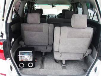 2005 Toyota Alphard Pictures