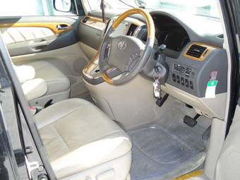 2005 Toyota Alphard Pictures