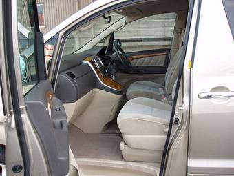 2005 Toyota Alphard Images
