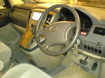 2005 Toyota Alphard Pictures