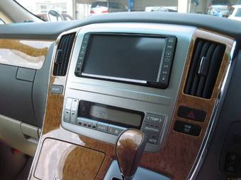 2005 Toyota Alphard Pictures