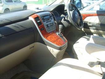 2005 Toyota Alphard Photos