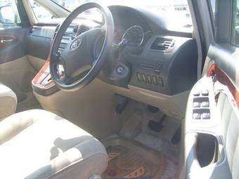 2005 Toyota Alphard Photos
