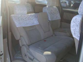 2005 Toyota Alphard Photos