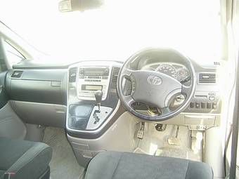 2005 Toyota Alphard Pictures