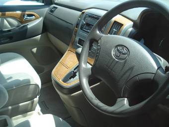 2005 Toyota Alphard Pictures