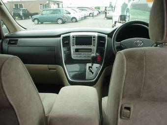 2005 Toyota Alphard Wallpapers